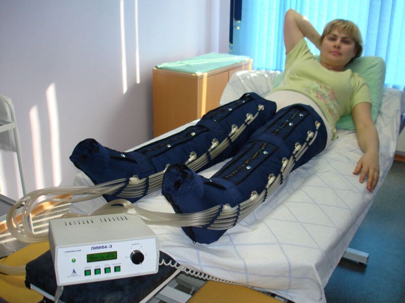 Pressotherapie zur Behandlung von Krampfadern an den Beinen